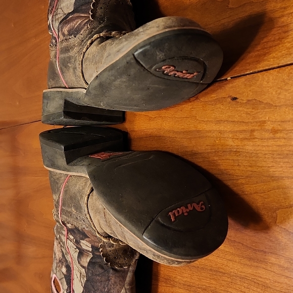 ARIAT ROUND TOE CAMO BOOT - Picture 8 of 14